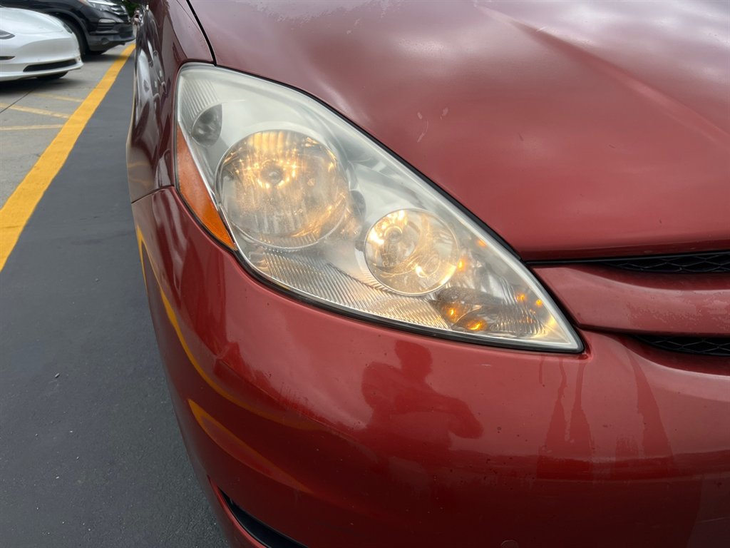 2010 Toyota Sienna CE 7-Passenger photo