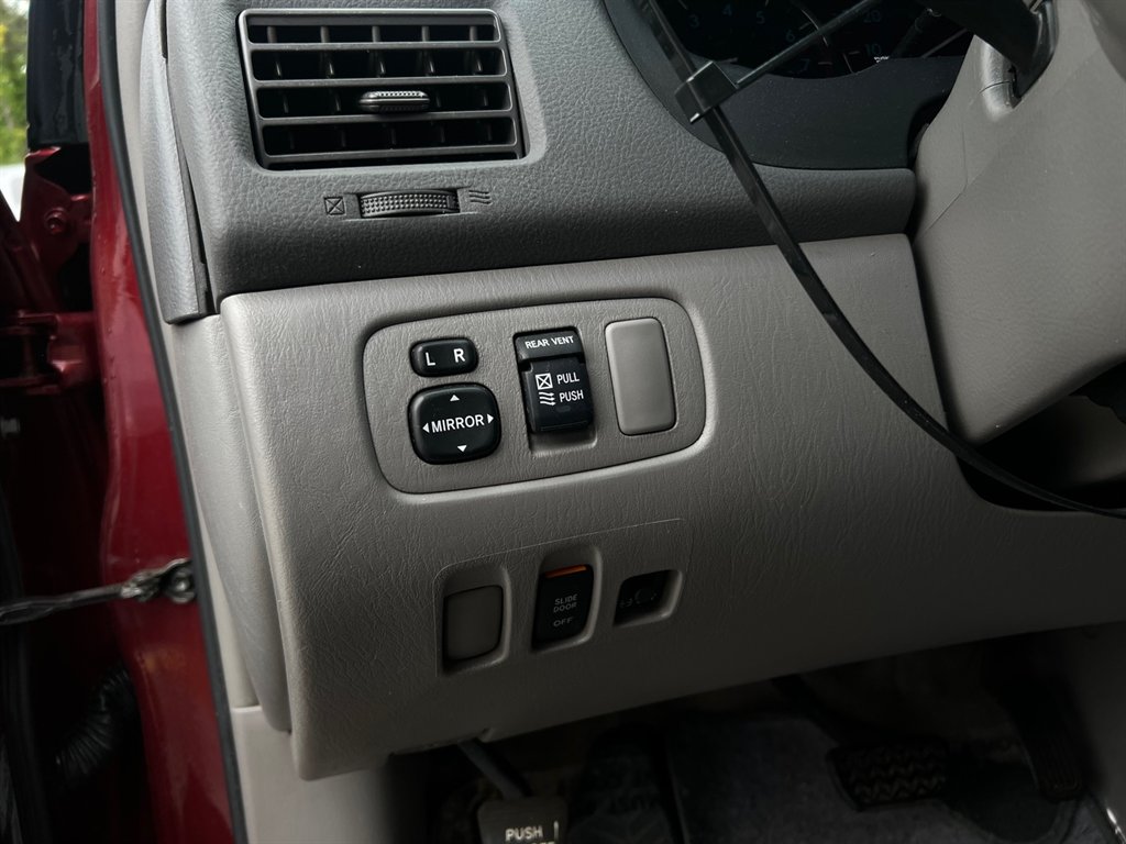 2010 Toyota Sienna CE 7-Passenger photo