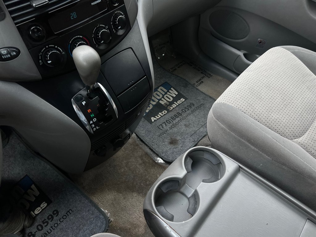 2010 Toyota Sienna CE 7-Passenger photo