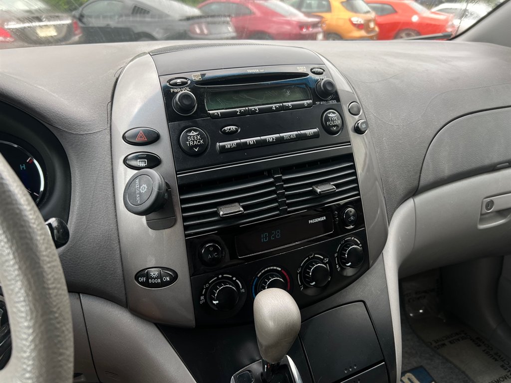 2010 Toyota Sienna CE 7-Passenger photo