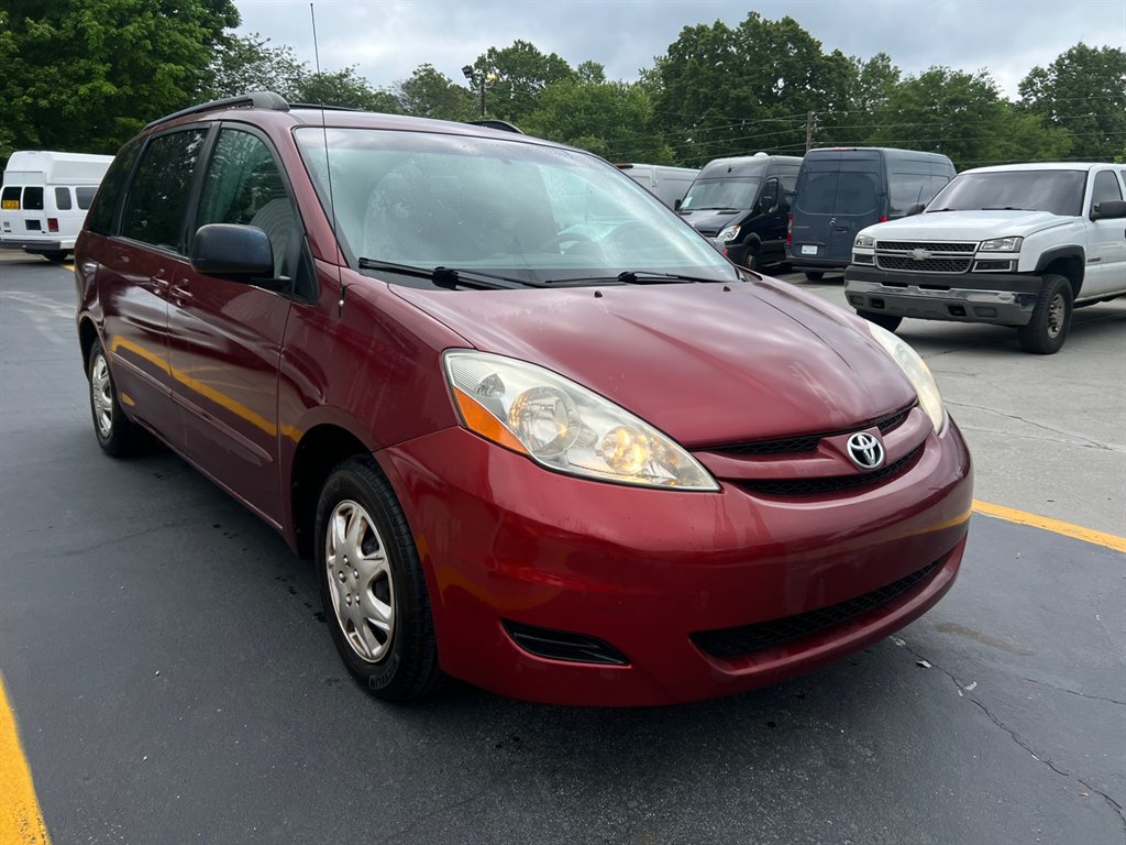 2010 Toyota Sienna CE 7-Passenger photo