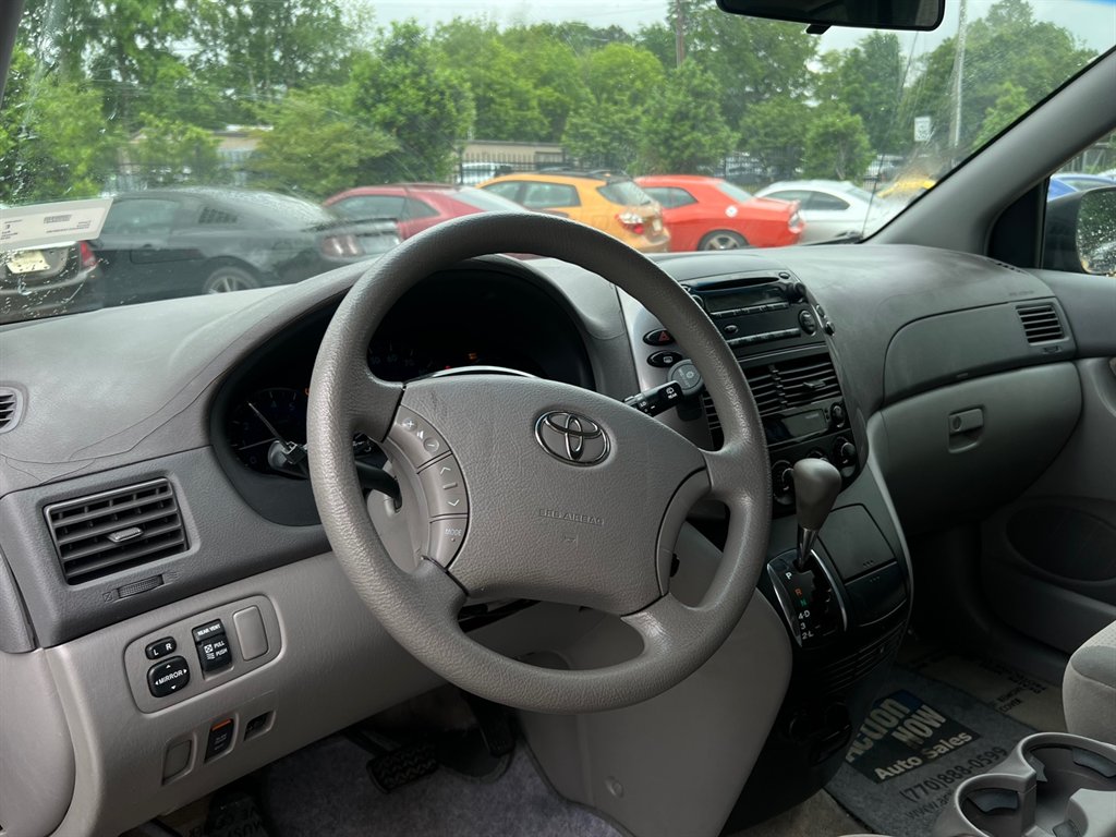 2010 Toyota Sienna CE 7-Passenger photo
