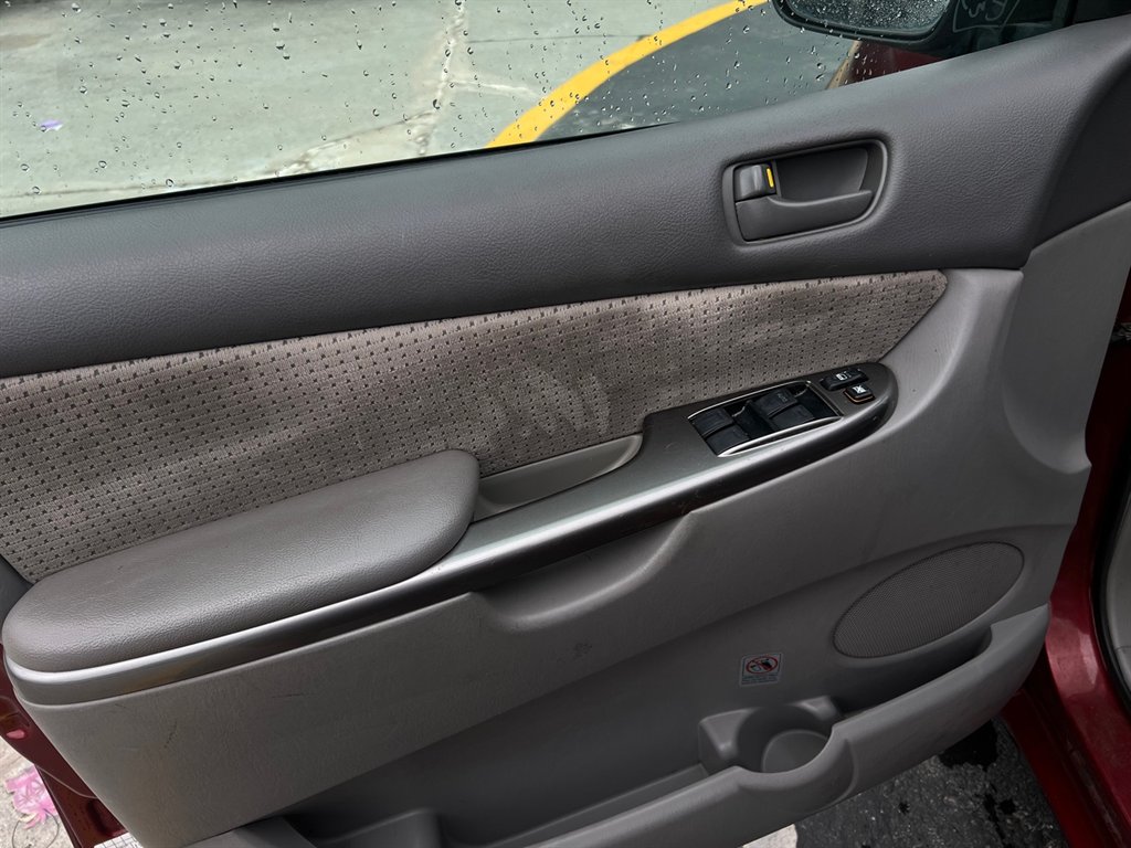 2010 Toyota Sienna CE 7-Passenger photo