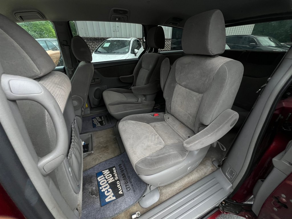2010 Toyota Sienna CE 7-Passenger photo