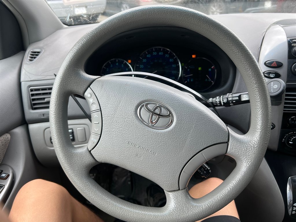 2010 Toyota Sienna CE 7-Passenger photo