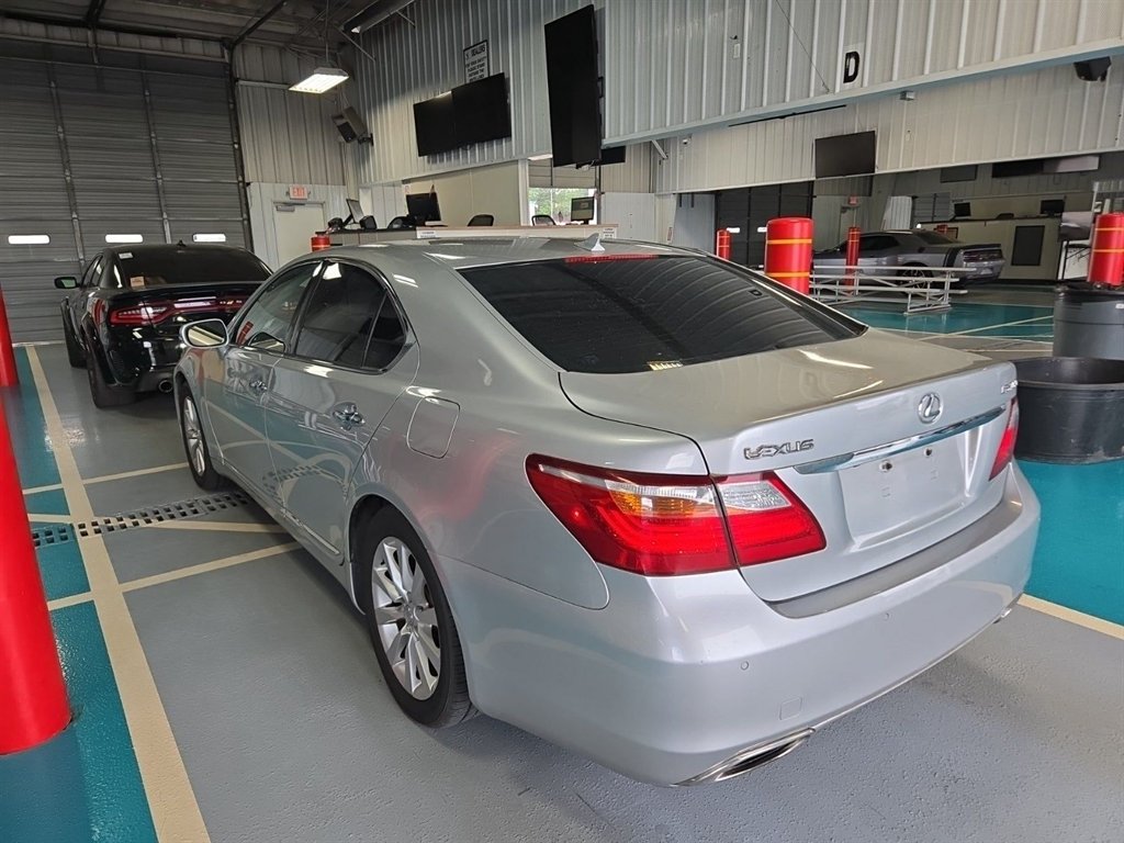 2010 Lexus LS 460 photo