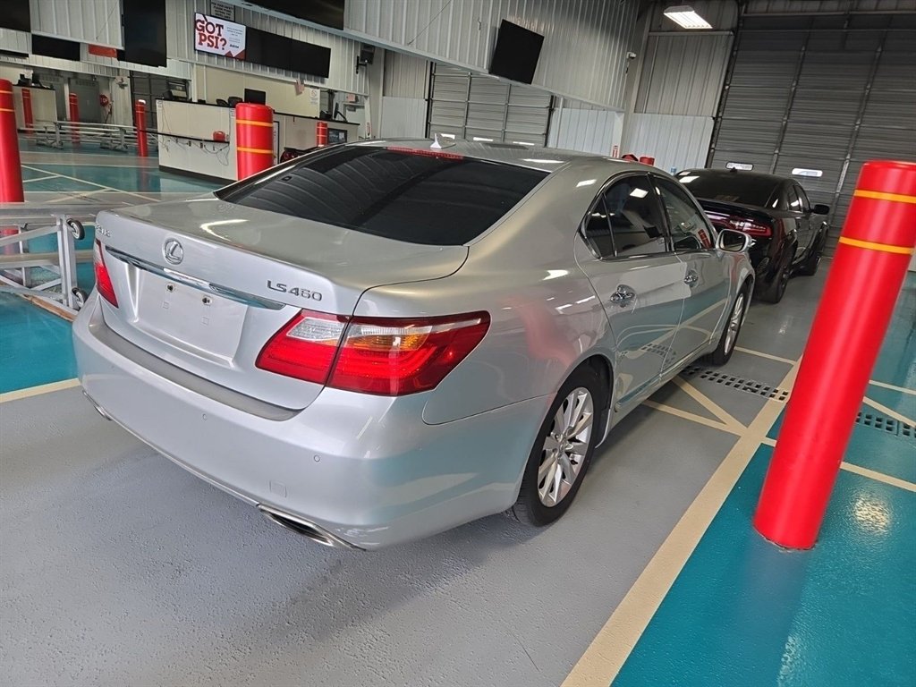 2010 Lexus LS 460 photo