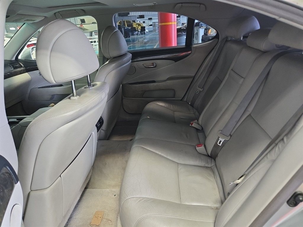 2010 Lexus LS 460 photo