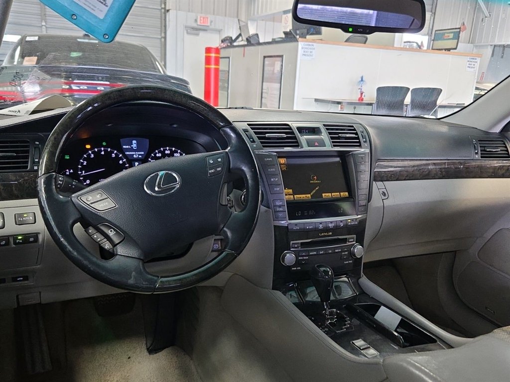 2010 Lexus LS 460 photo