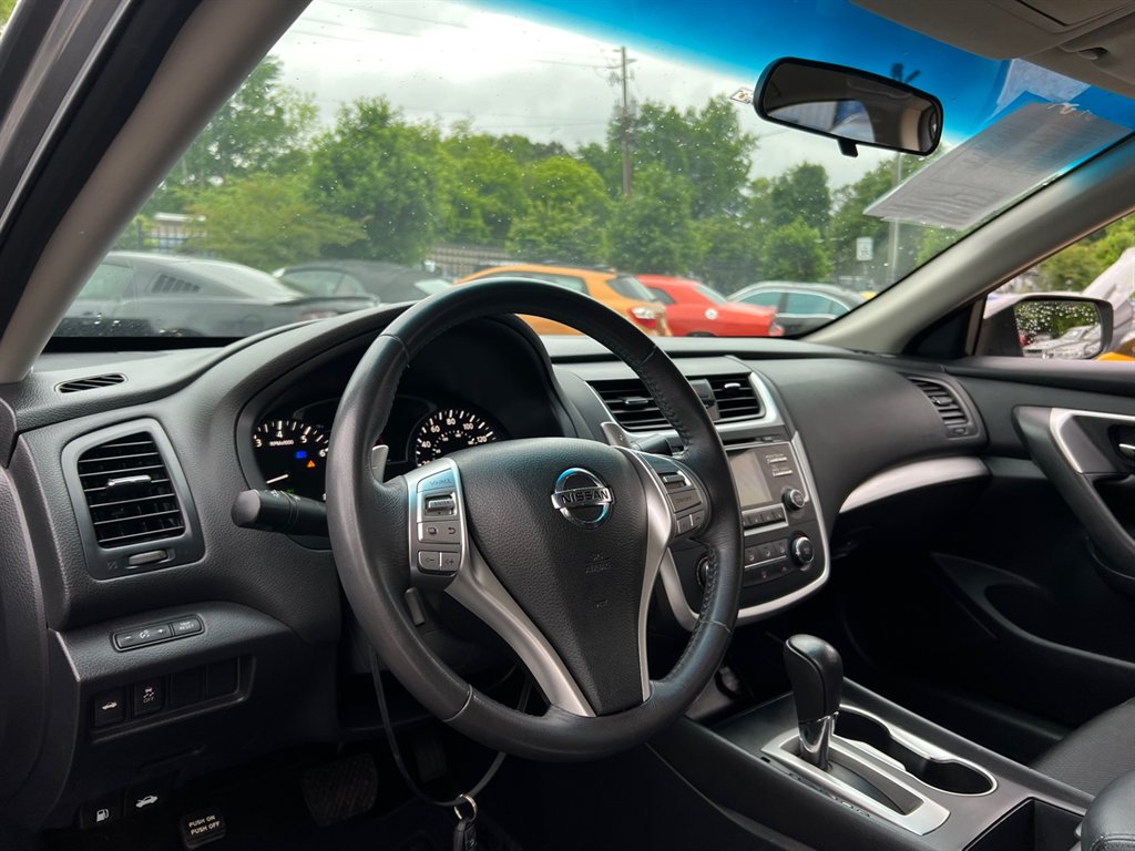 2017 Nissan Altima SR photo