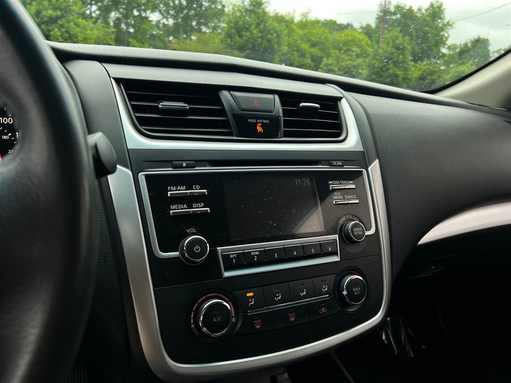 2017 Nissan Altima SR photo