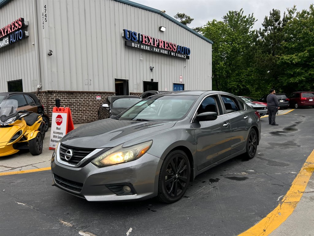 2017 Nissan Altima SR photo
