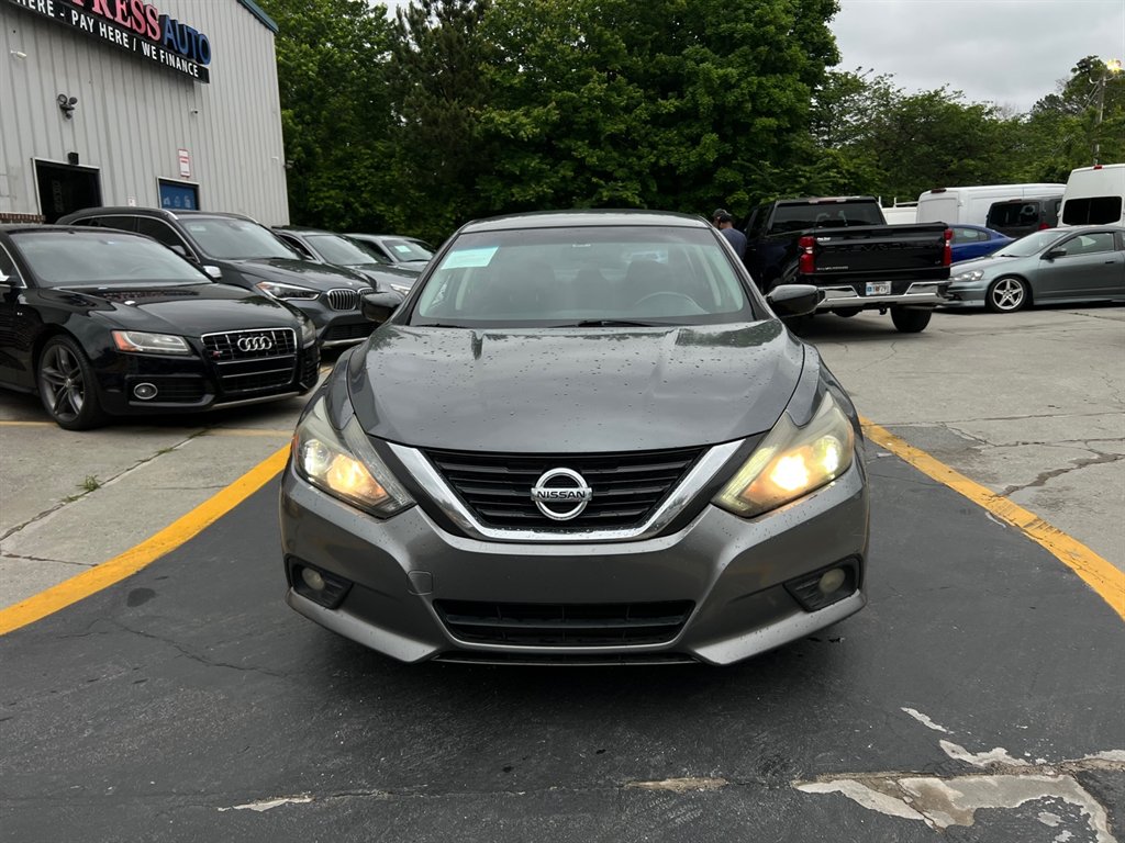 2017 Nissan Altima SR photo
