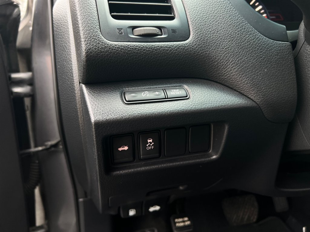 2017 Nissan Altima SR photo
