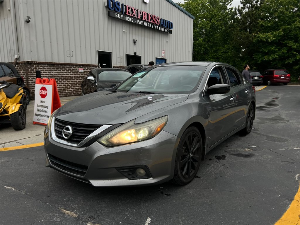 2017 Nissan Altima SR photo