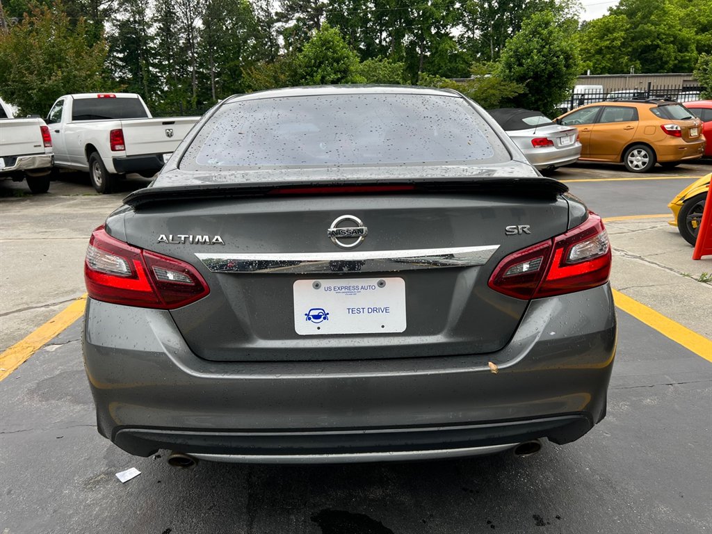 2017 Nissan Altima SR photo