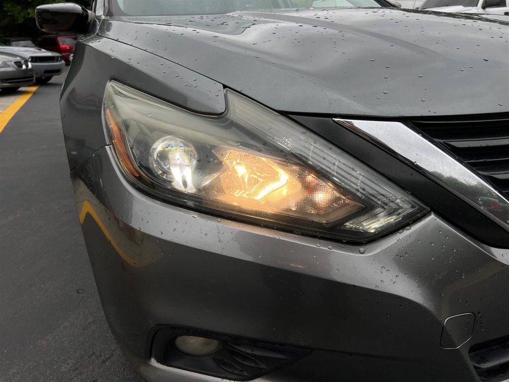 2017 Nissan Altima SR photo