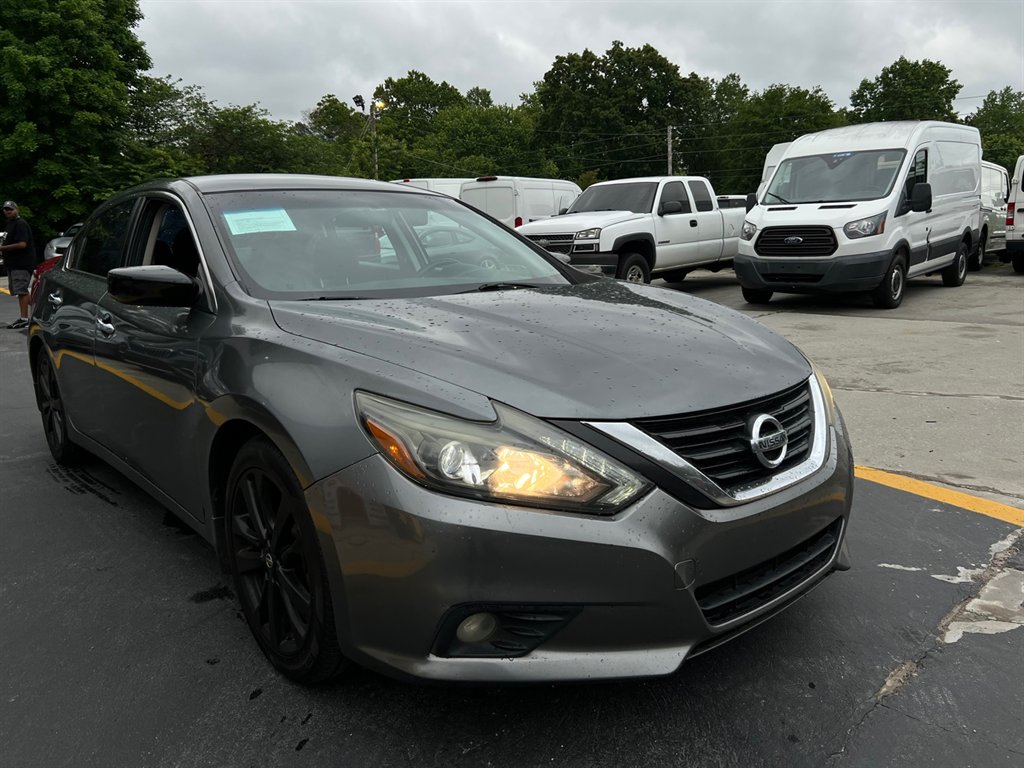 2017 Nissan Altima SR photo