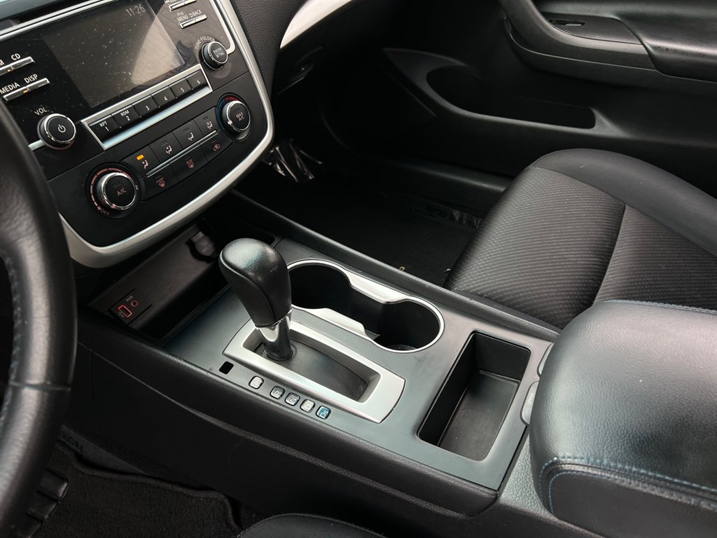2017 Nissan Altima SR photo