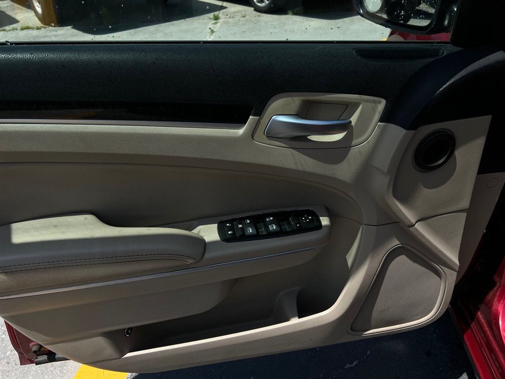 2012 Chrysler 300 photo