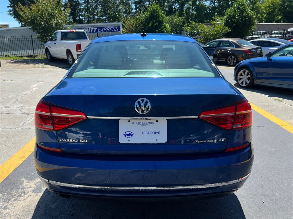 2016 Volkswagen Passat SEL photo