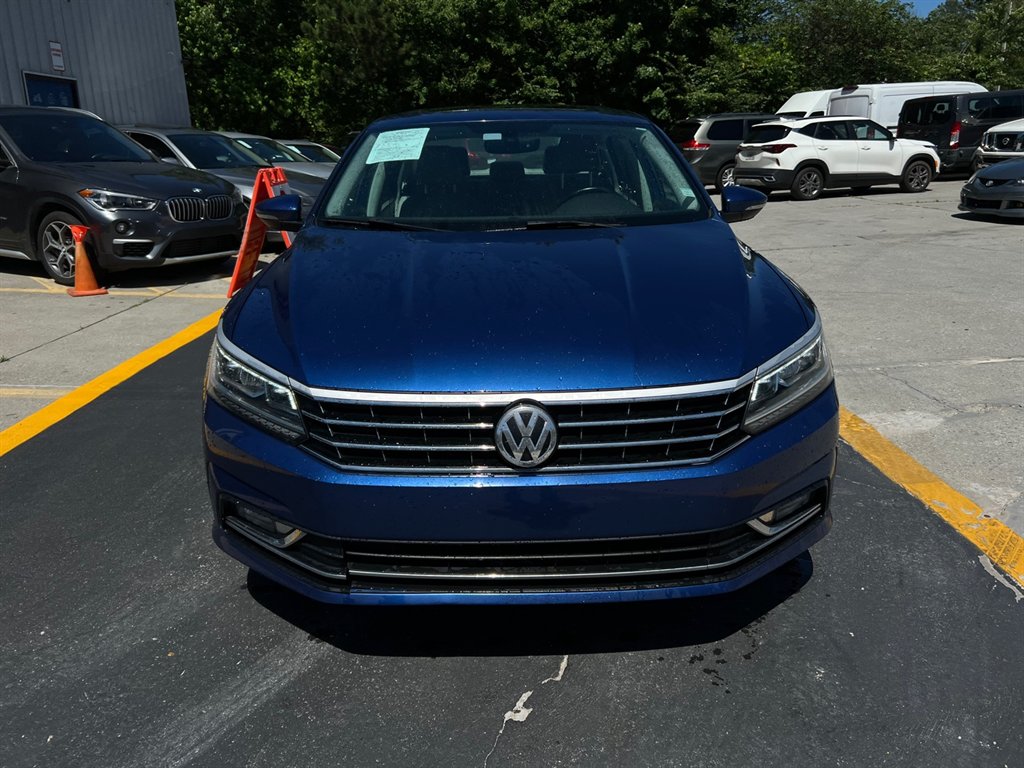 2016 Volkswagen Passat SEL photo