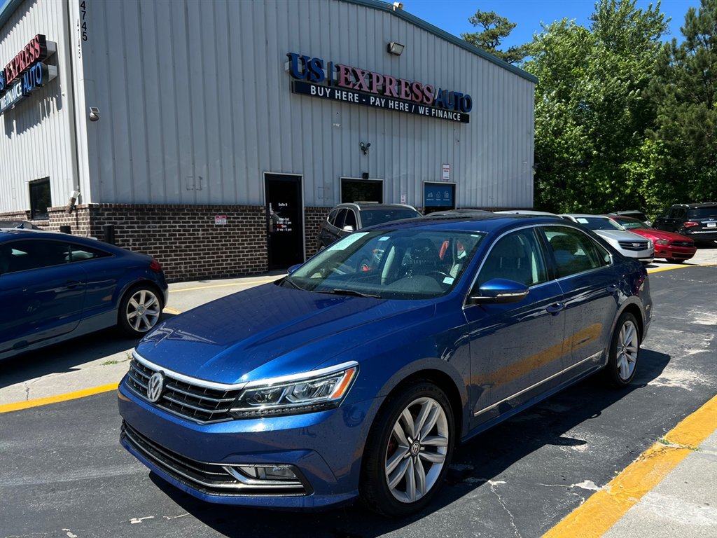 2016 Volkswagen Passat SEL photo