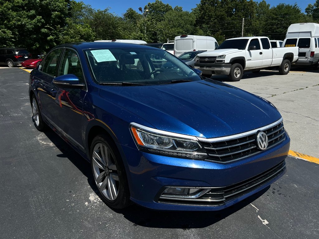 2016 Volkswagen Passat SEL photo