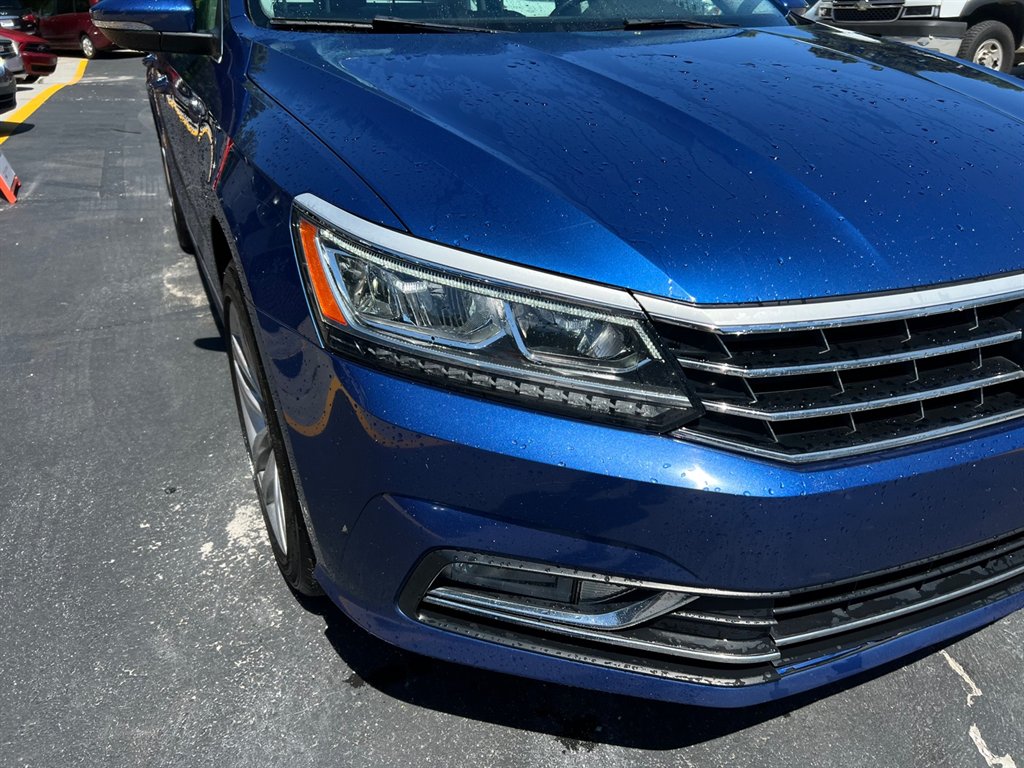 2016 Volkswagen Passat SEL photo
