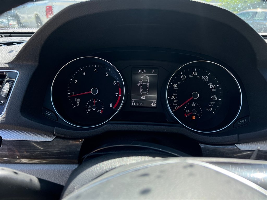 2016 Volkswagen Passat SEL photo