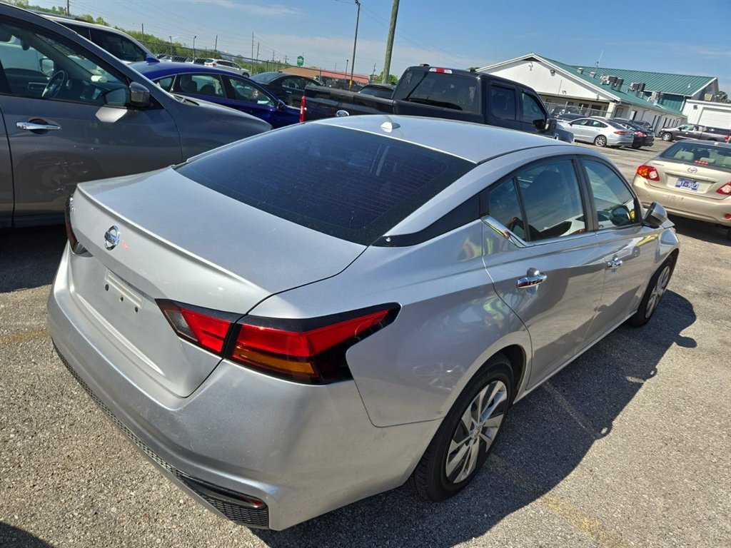 2019 Nissan Altima S photo