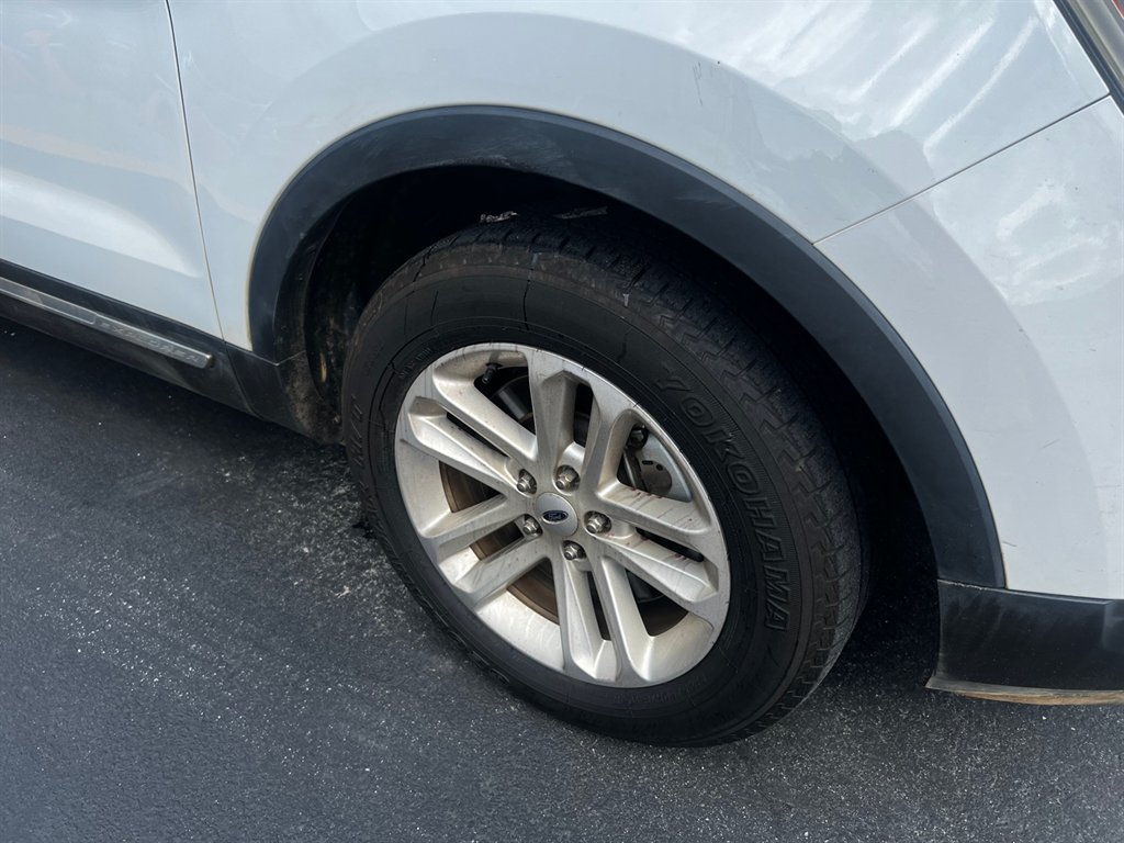 2017 Ford Explorer - $8,995