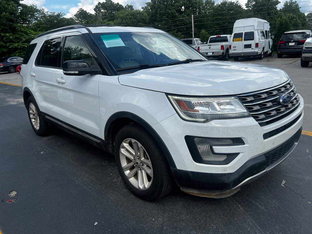 2017 Ford Explorer - $8,995
