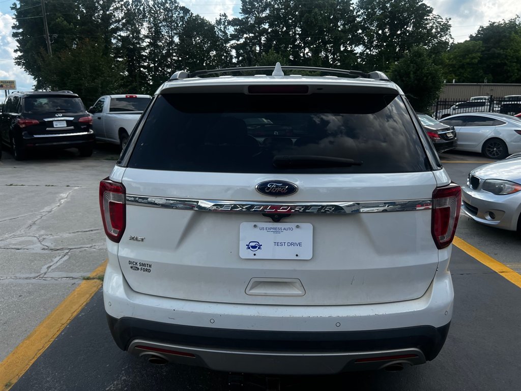 2017 Ford Explorer - $8,995