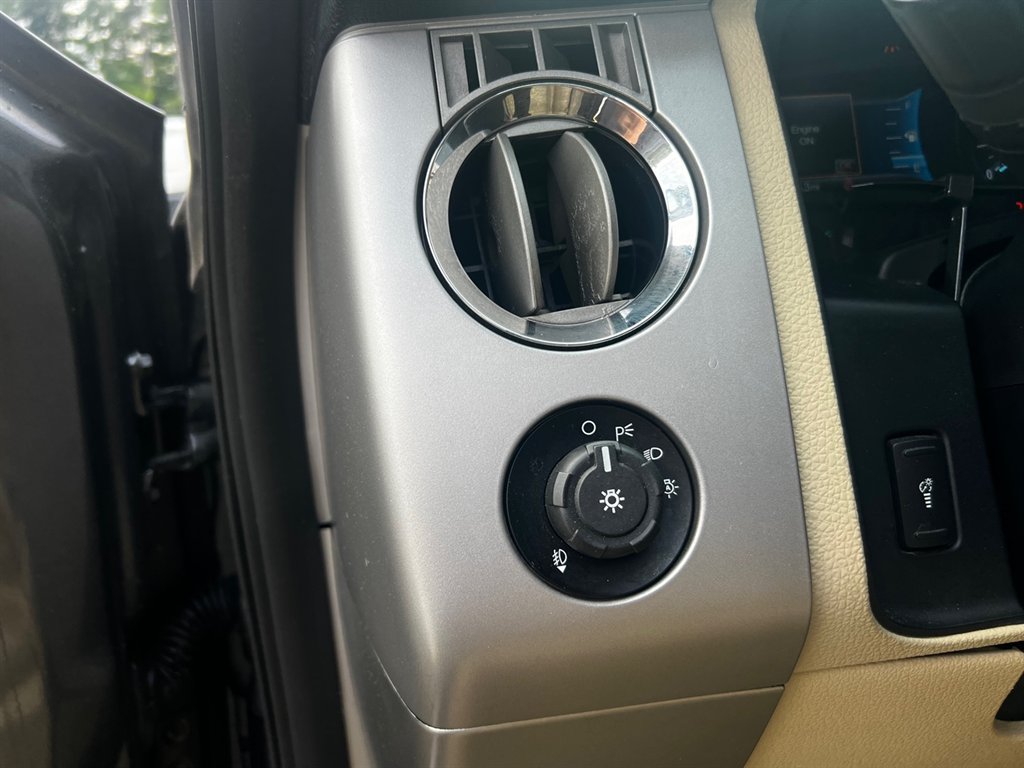 2015 Ford Expedition - $11,995