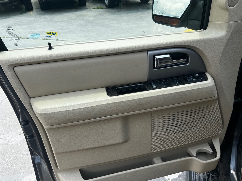 2015 Ford Expedition - $11,995