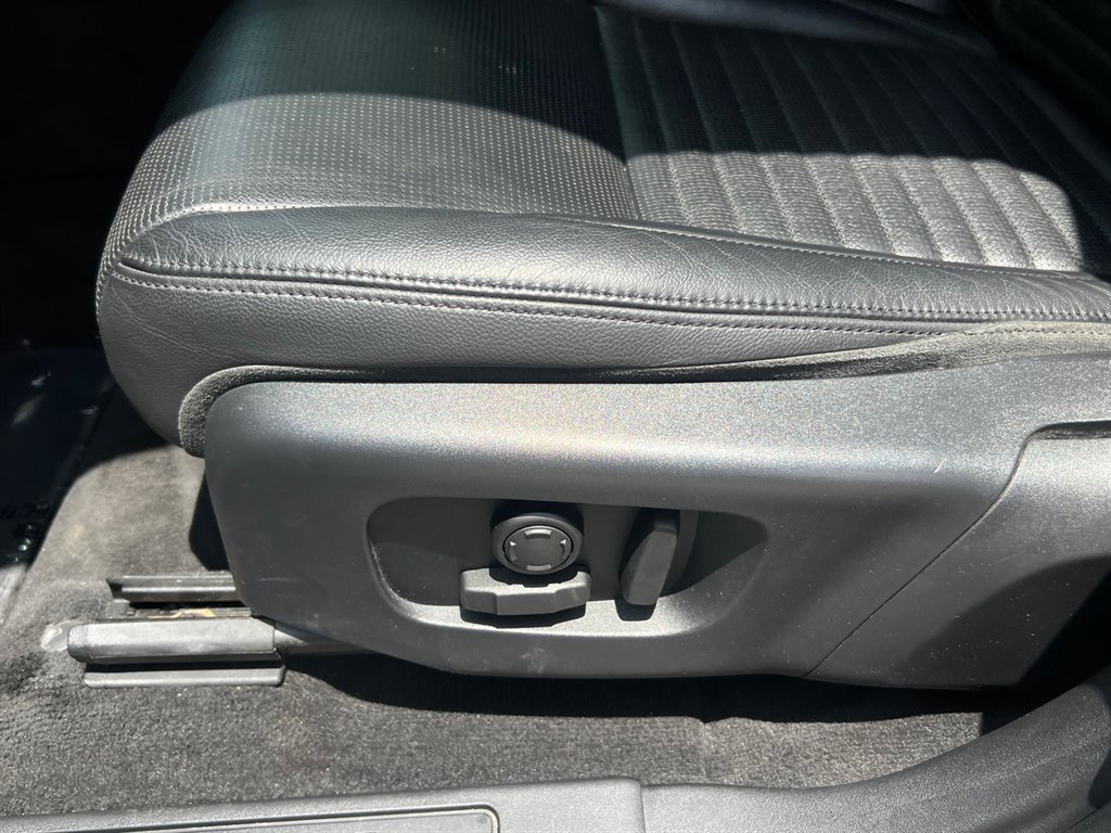 2020 Land Rover Discovery - $19,995