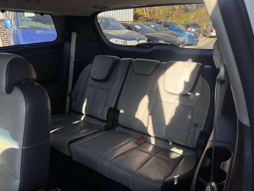2016 Kia Sedona - $9,695