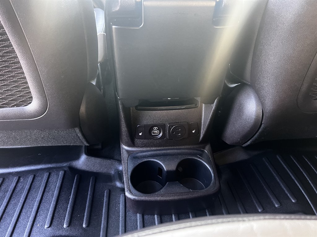 2016 Kia Sedona - $9,695