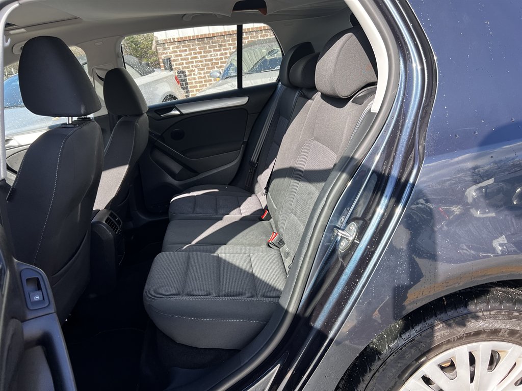 2014 Volkswagen Golf - $7,995