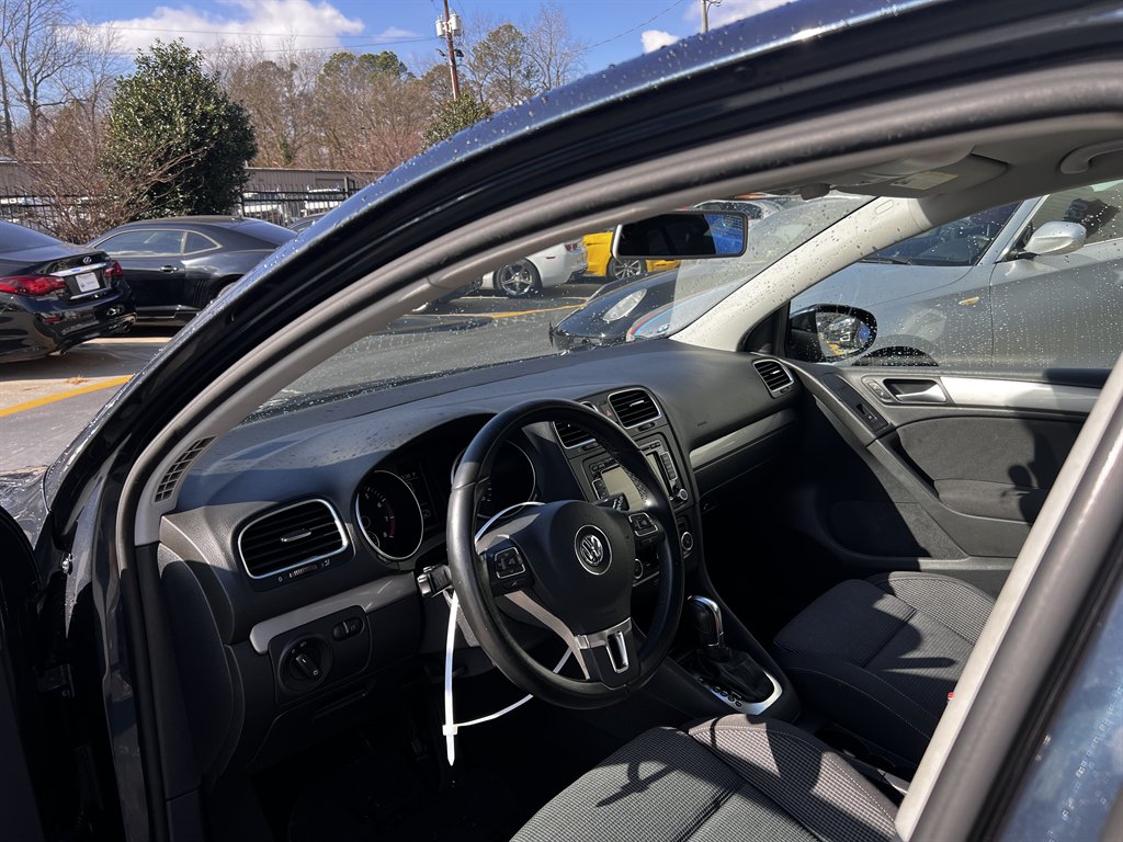 2014 Volkswagen Golf - $7,995