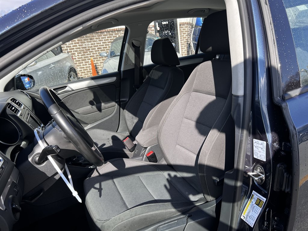 2014 Volkswagen Golf - $7,995