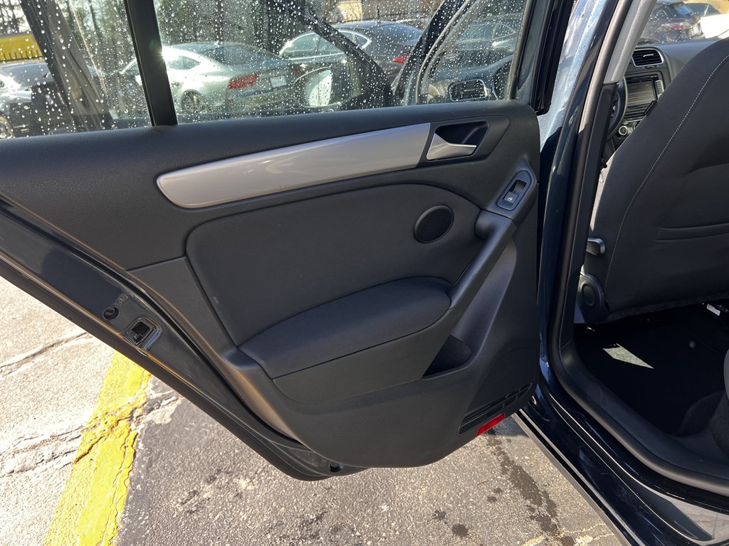 2014 Volkswagen Golf - $7,995