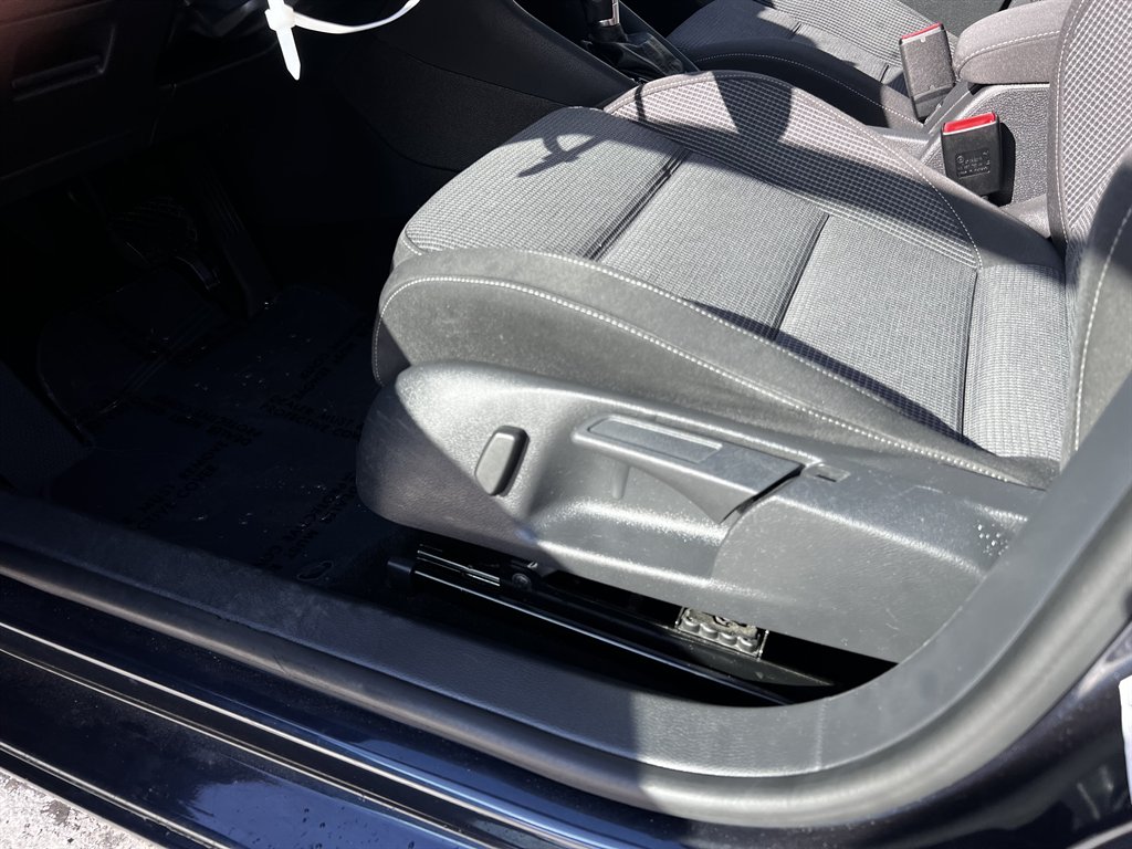 2014 Volkswagen Golf - $7,995