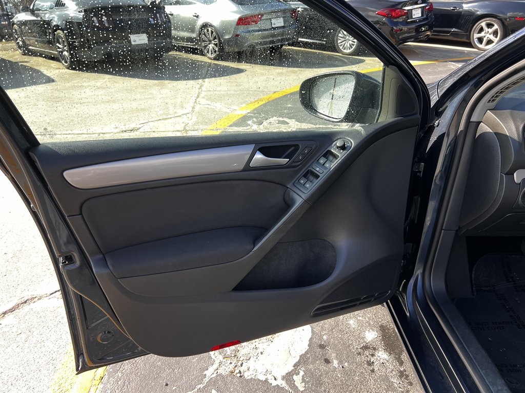 2014 Volkswagen Golf - $7,995