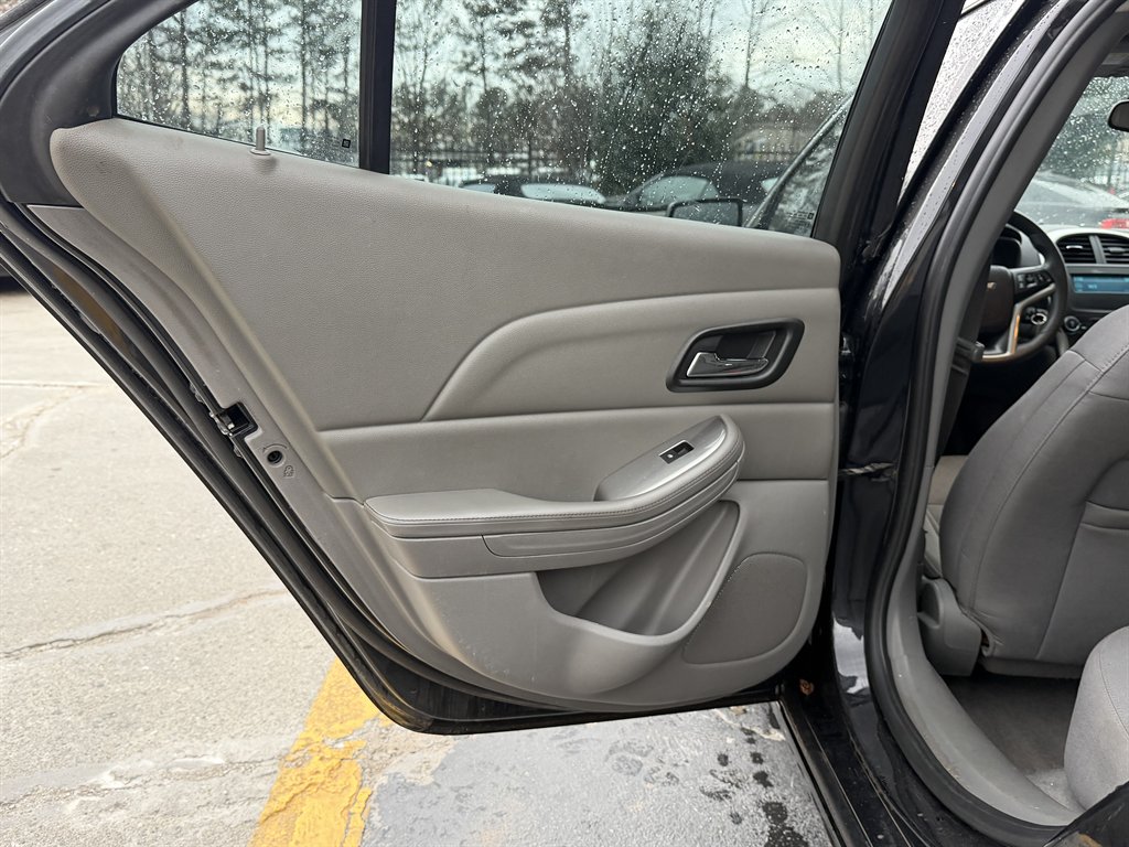 2015 Chevrolet Malibu - $6,995