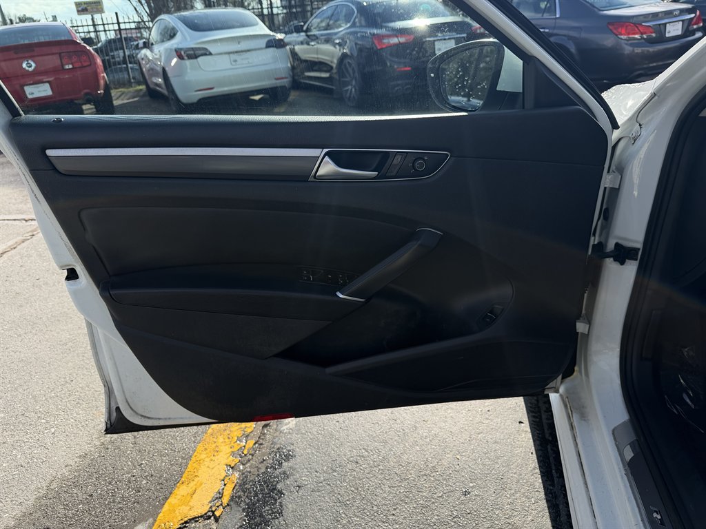 2017 Volkswagen Passat - $7,995