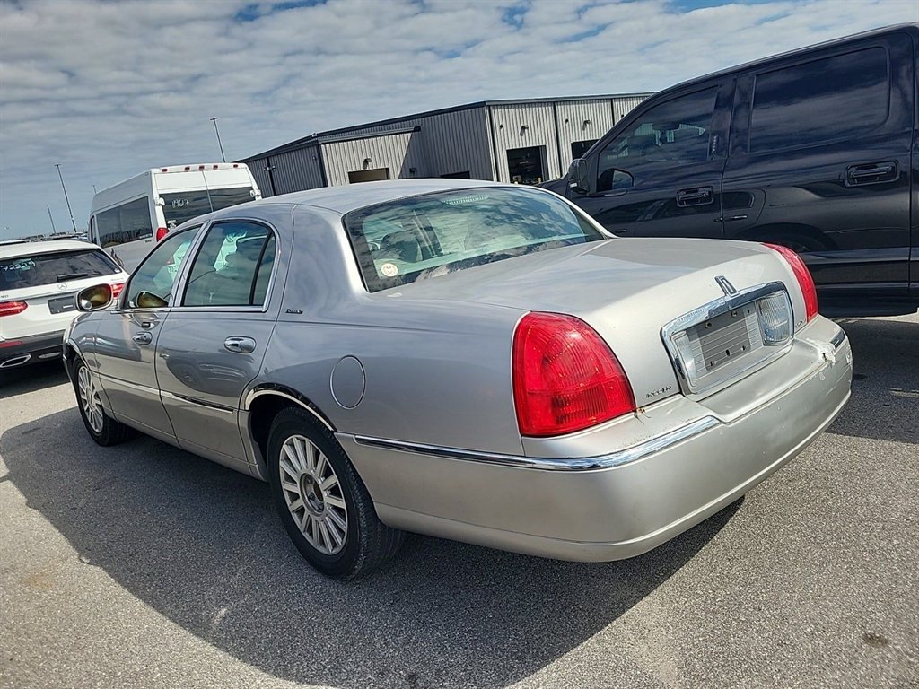 2003 Lincoln Town Car - $9,995
