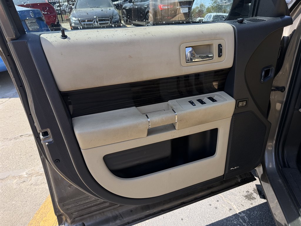 2014 Ford Flex - $7,995
