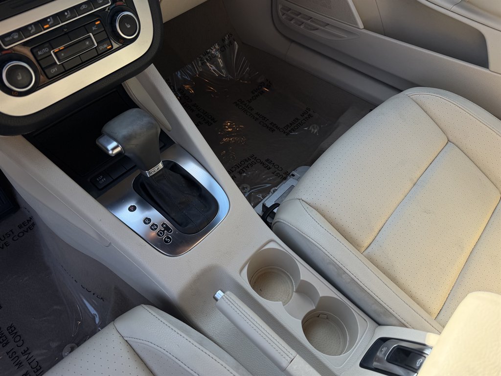 2010 Volkswagen Eos - $7,995